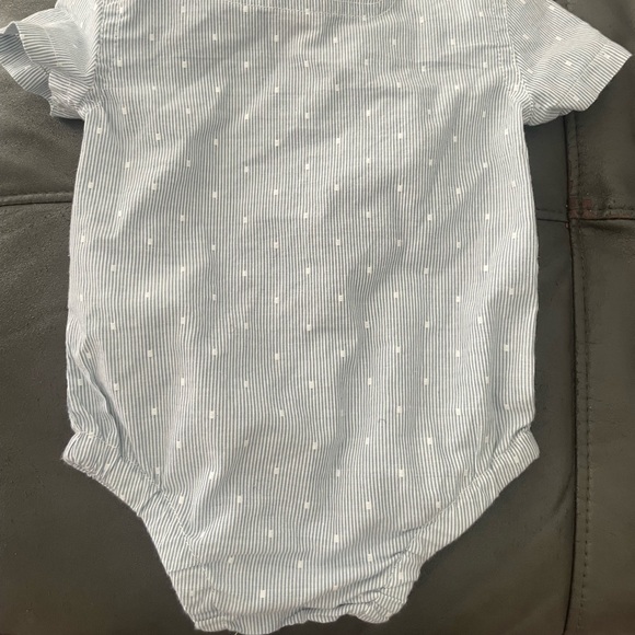 Tahari brand infant onesie and matching hat. New. Never worn. 3-6 months - Picture 5 of 7